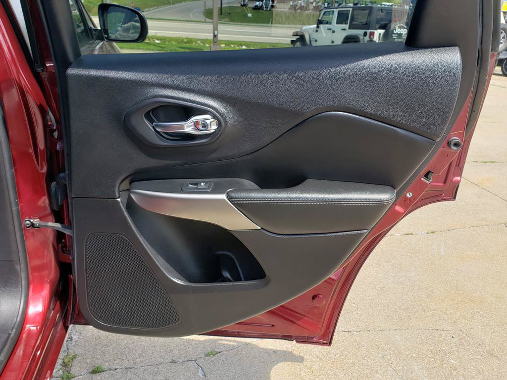 Used 2019 Jeep Cherokee High Altitude AWD/4WD image 19