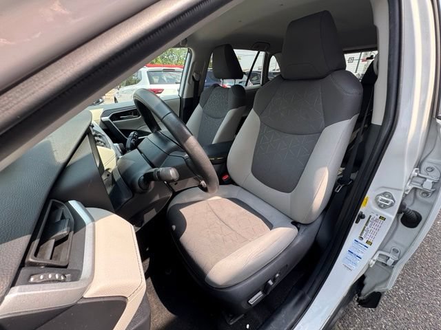 Used 2021 Toyota RAV4 XLE w/ XLE Grade Weather Package AWD/4WD image 9