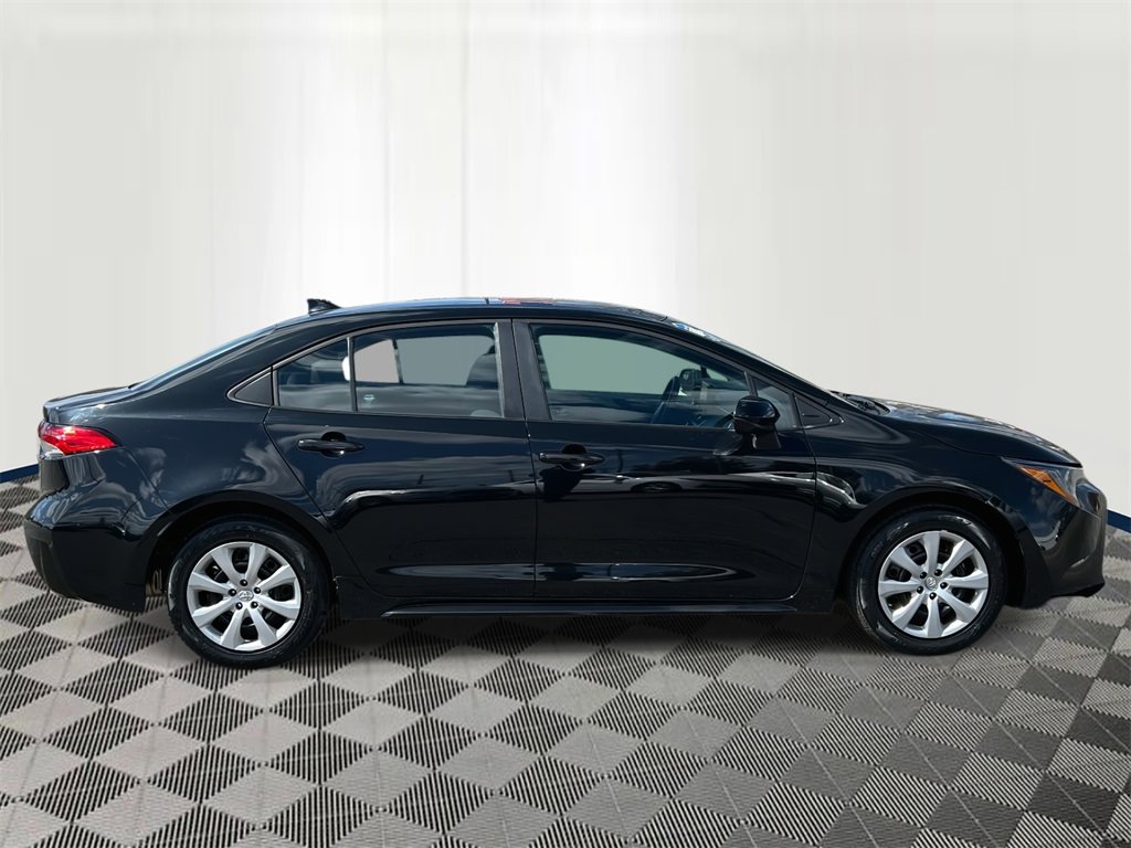 Used 2022 Toyota Corolla LE image 6