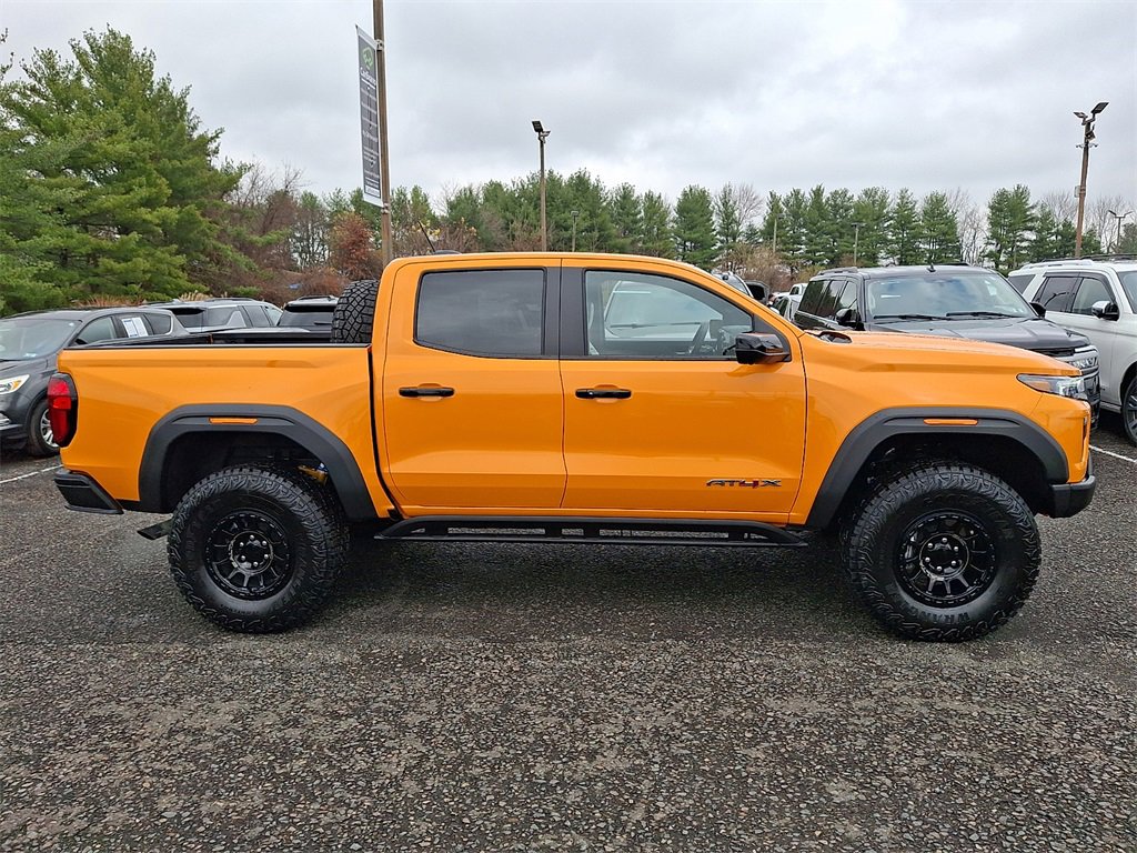 Used 2025 GMC Canyon AT4 w/ AT4X AEV Edition image 7