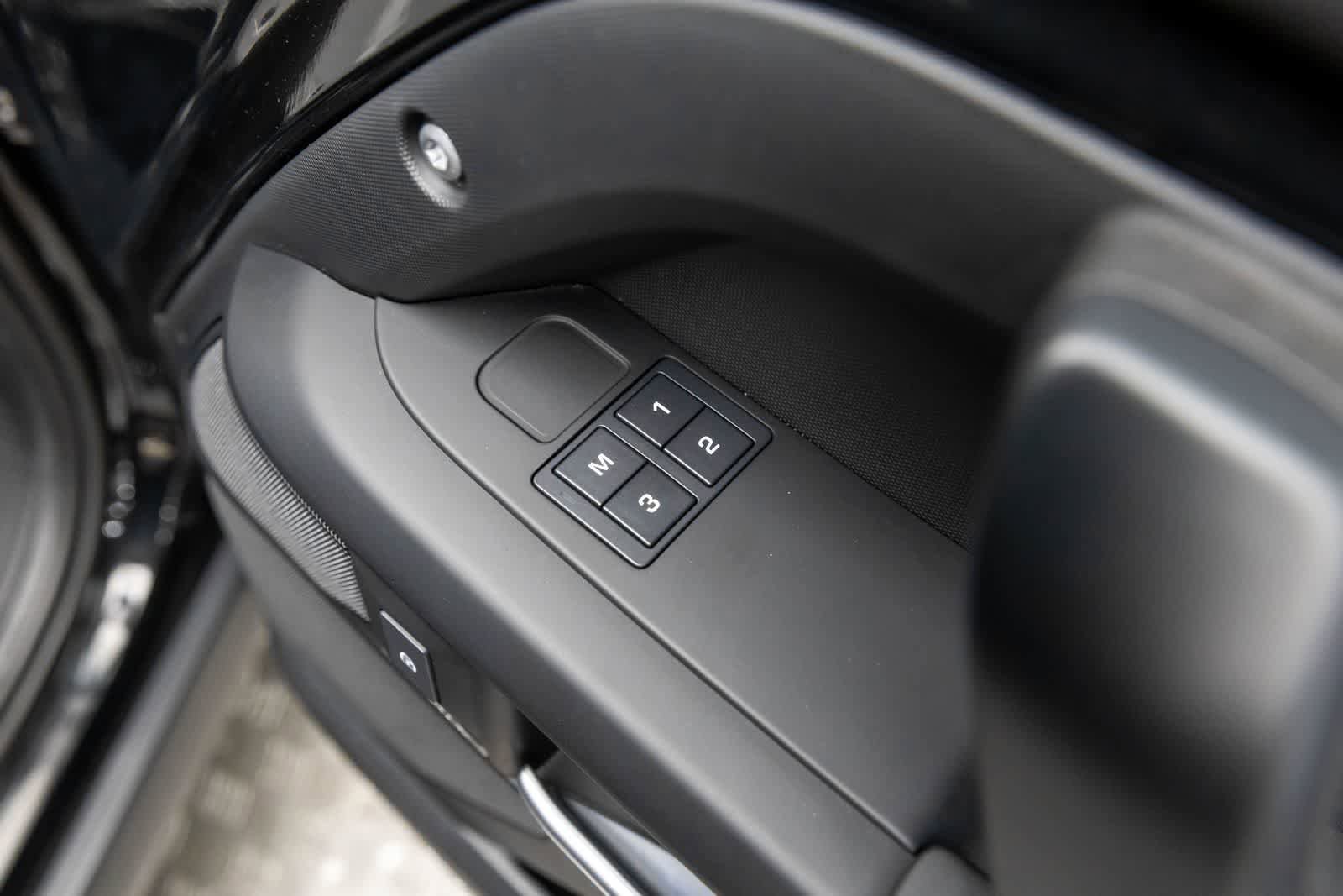 Used 2025 Land Rover Defender 110 S image 38