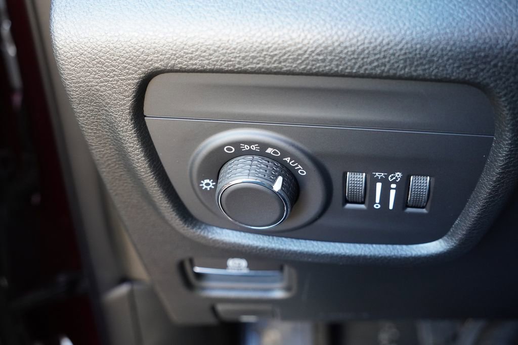 Certified 2025 Jeep Grand Cherokee Altitude image 23