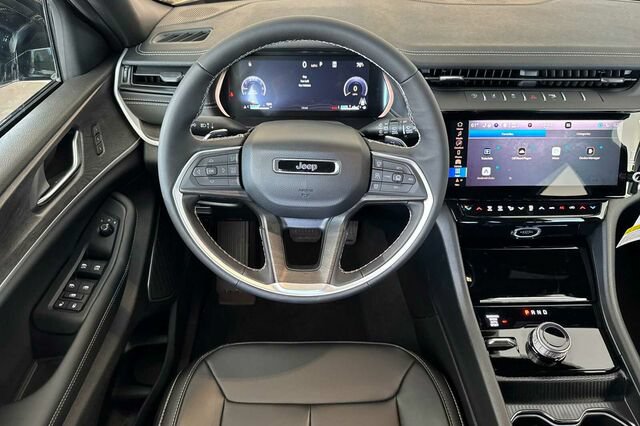 New 2026 Jeep Grand Cherokee Limited w/ Limited Altitude Package AWD/4WD image 11