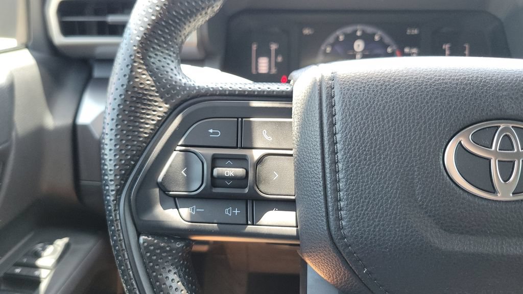 Certified 2025 Toyota Tacoma SR5 AWD/4WD image 20