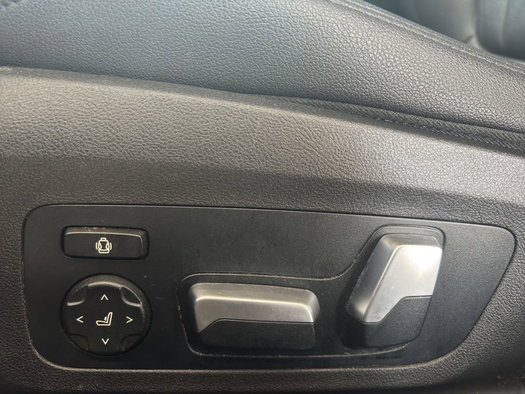 Used 2020 BMW 330i xDrive Sedan w/ Convenience Package image 13