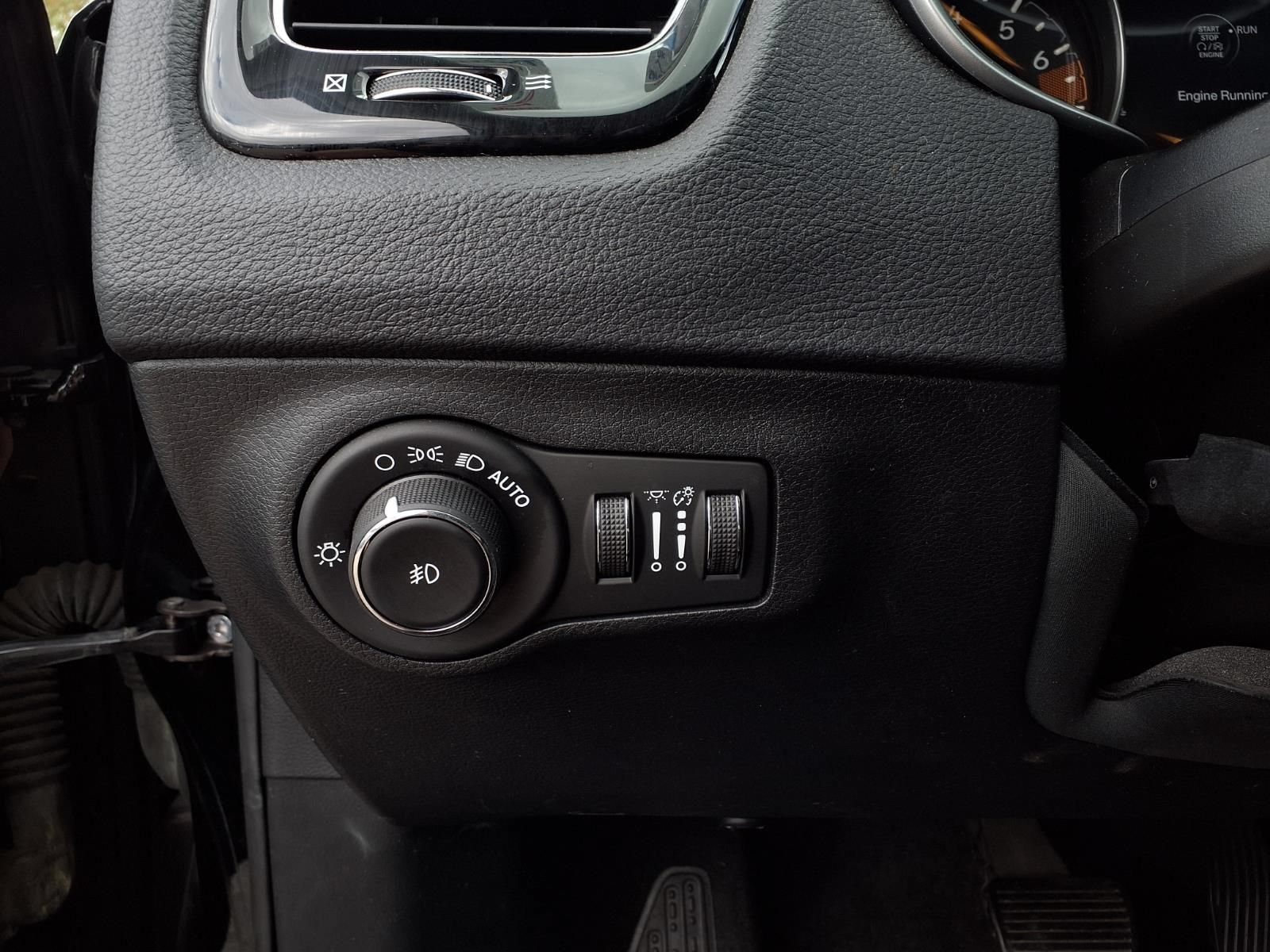 Used 2019 Jeep Compass Latitude AWD/4WD image 14
