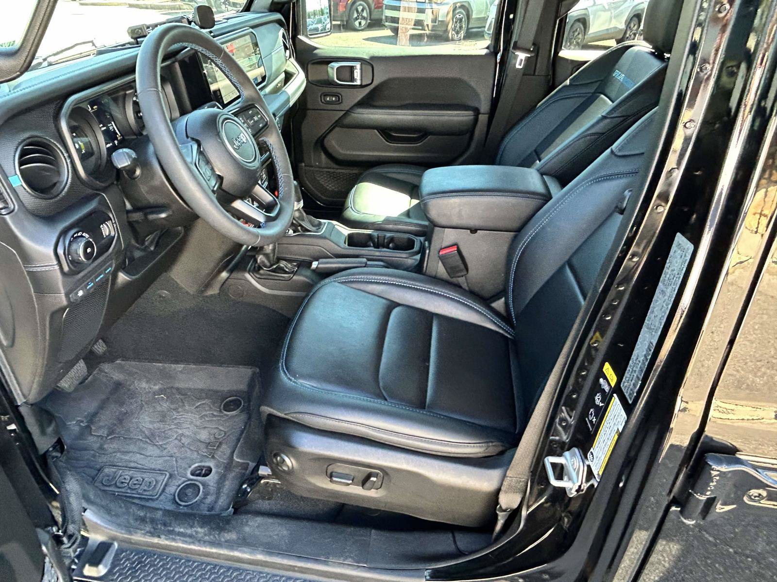 Used 2024 Jeep Wrangler Unlimited Rubicon 4xe w/ Technology Group AWD/4WD image 11