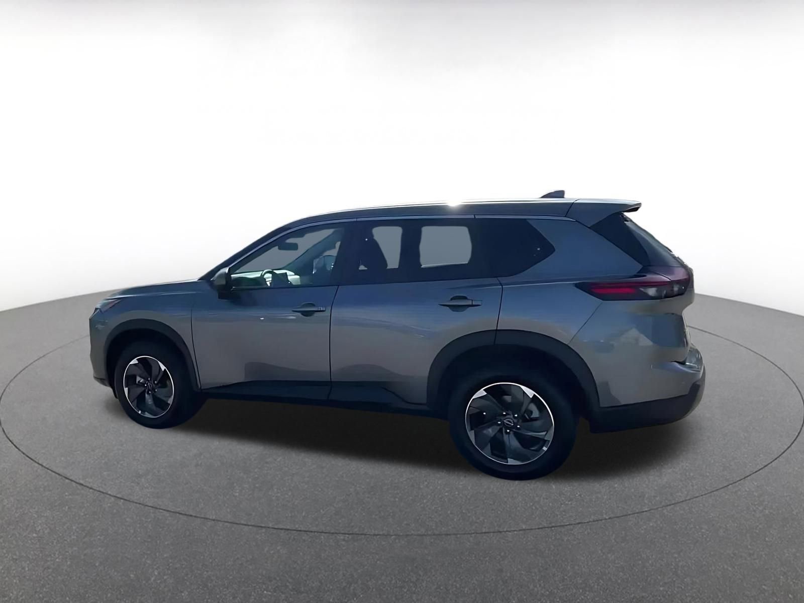 Used 2025 Nissan Rogue SV image 9