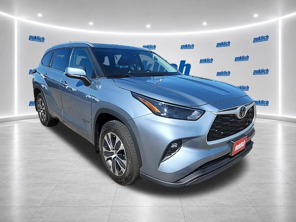 Used 2022 Toyota Highlander XLE AWD/4WD image 7