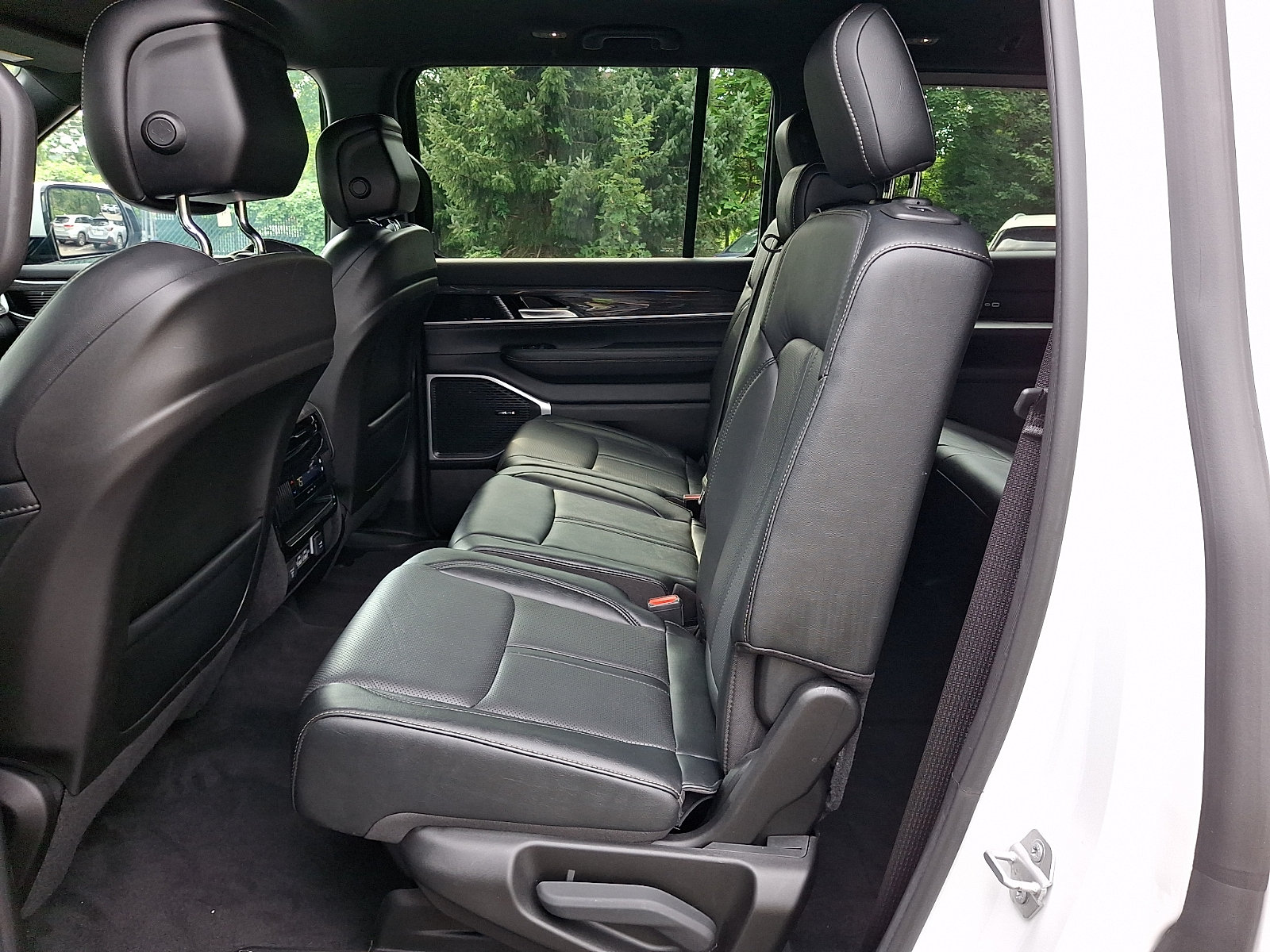 Used 2022 Jeep Wagoneer Series II AWD/4WD image 10
