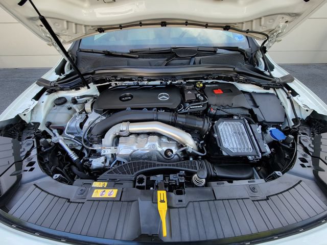 Used 2025 Mercedes-Benz GLA 250 4MATIC image 9