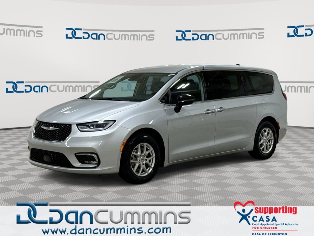 Used 2024 Chrysler Pacifica Touring-L image 1