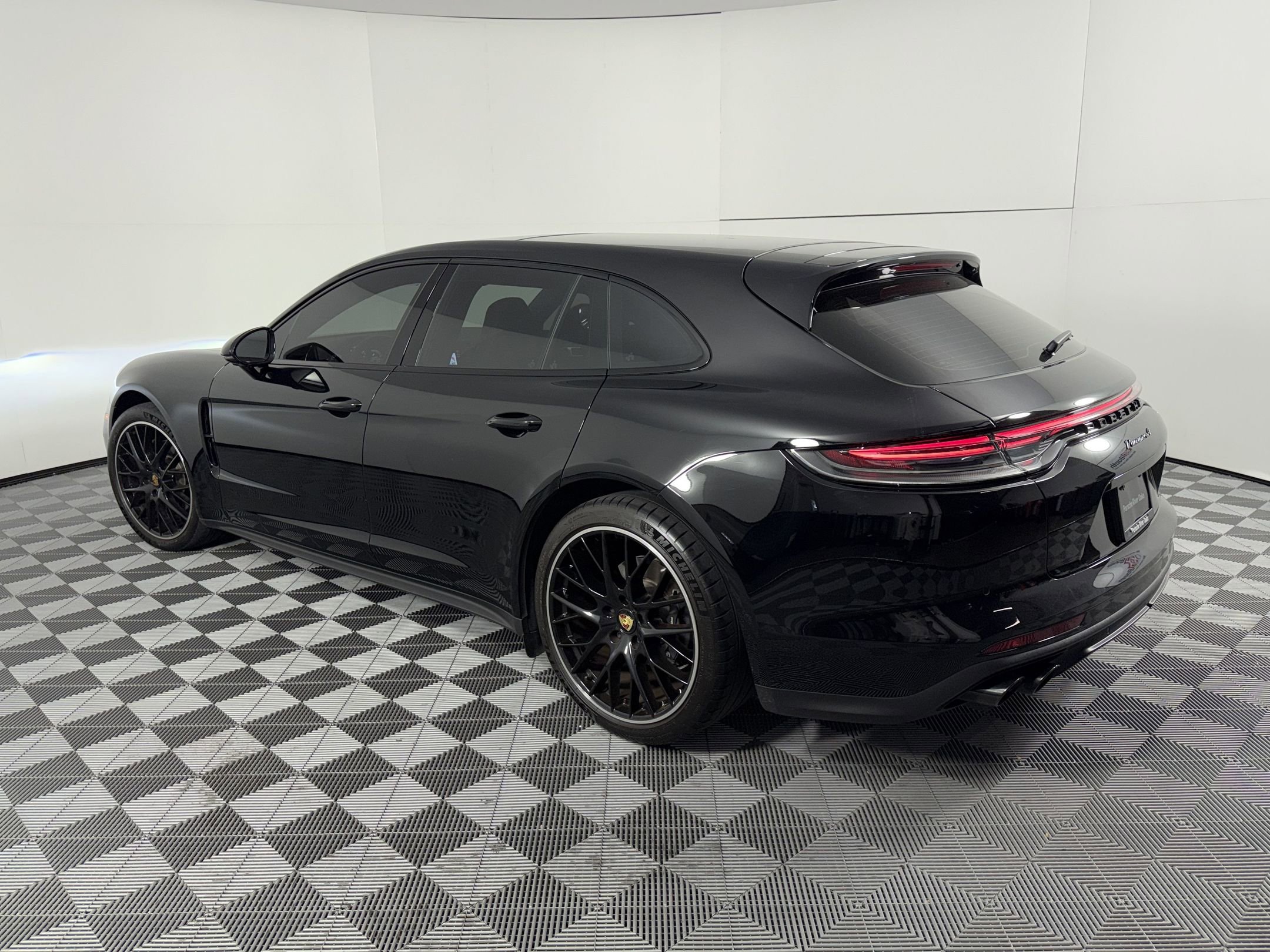 Certified 2023 Porsche Panamera 4 AWD/4WD image 3