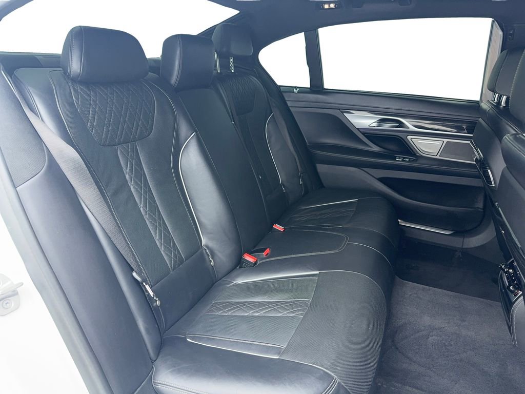 Used 2022 BMW 750i xDrive w/ Executive Package AWD/4WD image 18