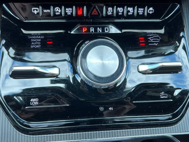 Used 2025 Jeep Grand Wagoneer Series III w/ Rear Seat Video Group 1 AWD/4WD image 29