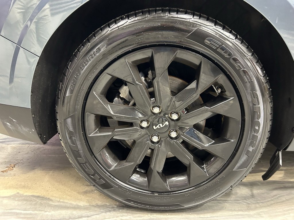 Used 2022 Kia Carnival SX Prestige image 22