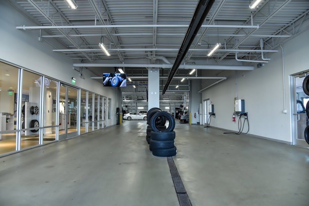 Certified 2025 Volkswagen Atlas SEL Premium R-Line image 29