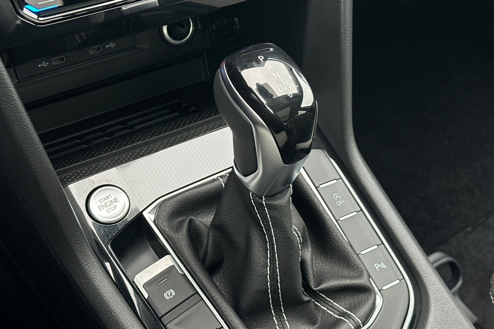 New 2026 Volkswagen Taos SE FWD image 21