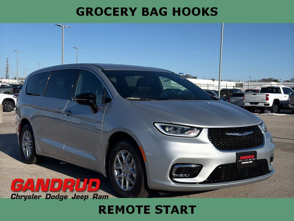 New 2026 Chrysler Pacifica Select