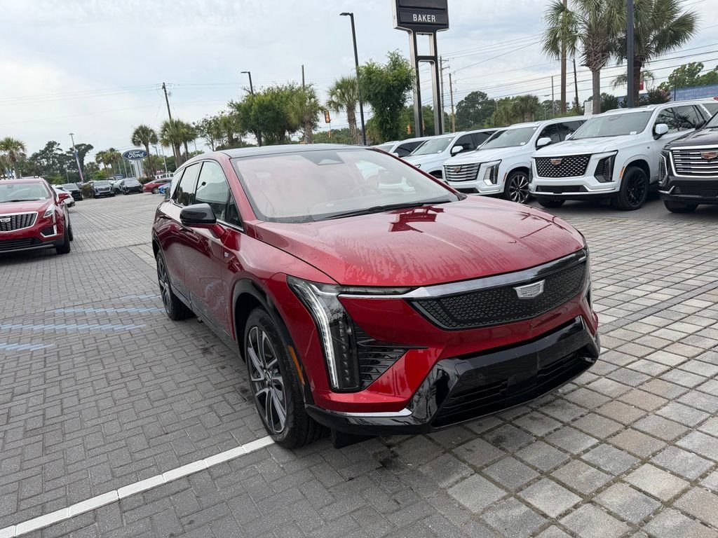 Certified 2025 Cadillac Optiq Sport 2 w/ LPO, Floor Liner Package AWD/4WD image 5