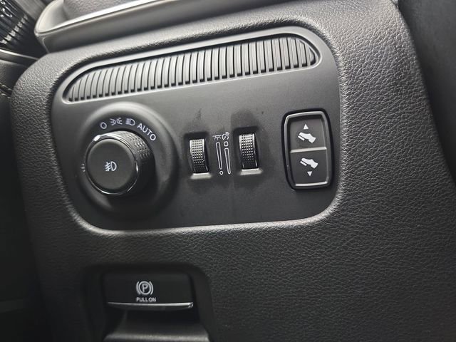 Used 2024 Jeep Wagoneer Series II w/ Flexible Seating Group image 30