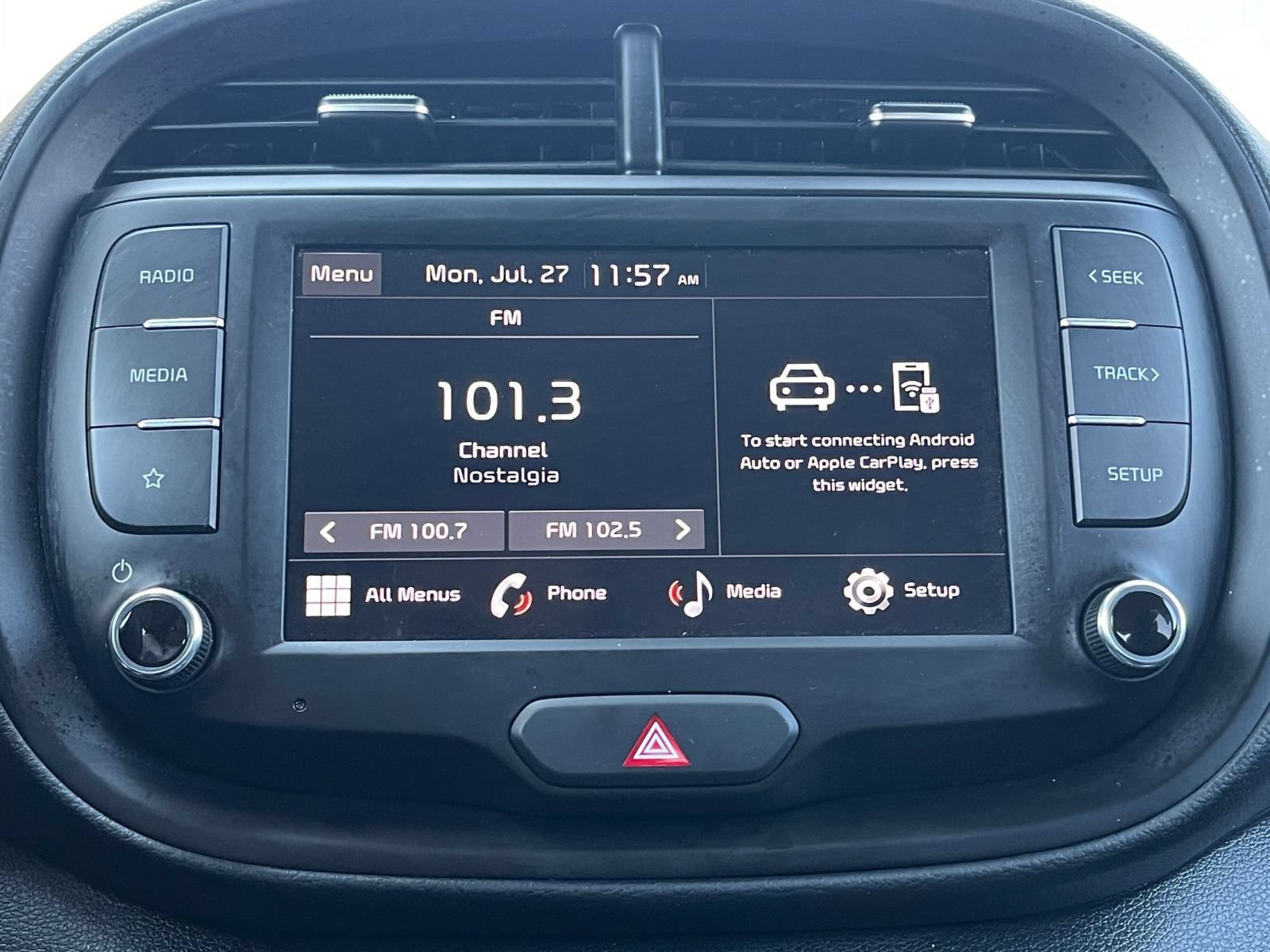 Used 2025 Kia Soul LX w/ LX Technology Package FWD image 17