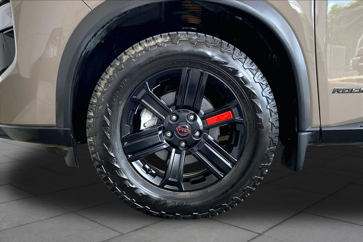 Used 2025 Nissan Rogue SV AWD/4WD image 11