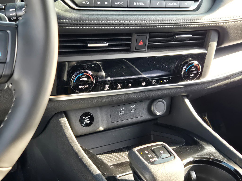 Used 2025 Nissan Rogue SV FWD image 26