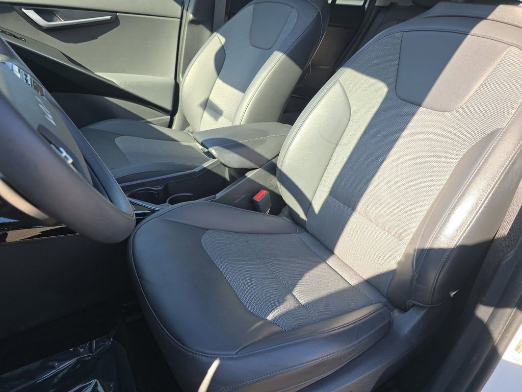 Used 2023 Kia Niro EX Touring image 23