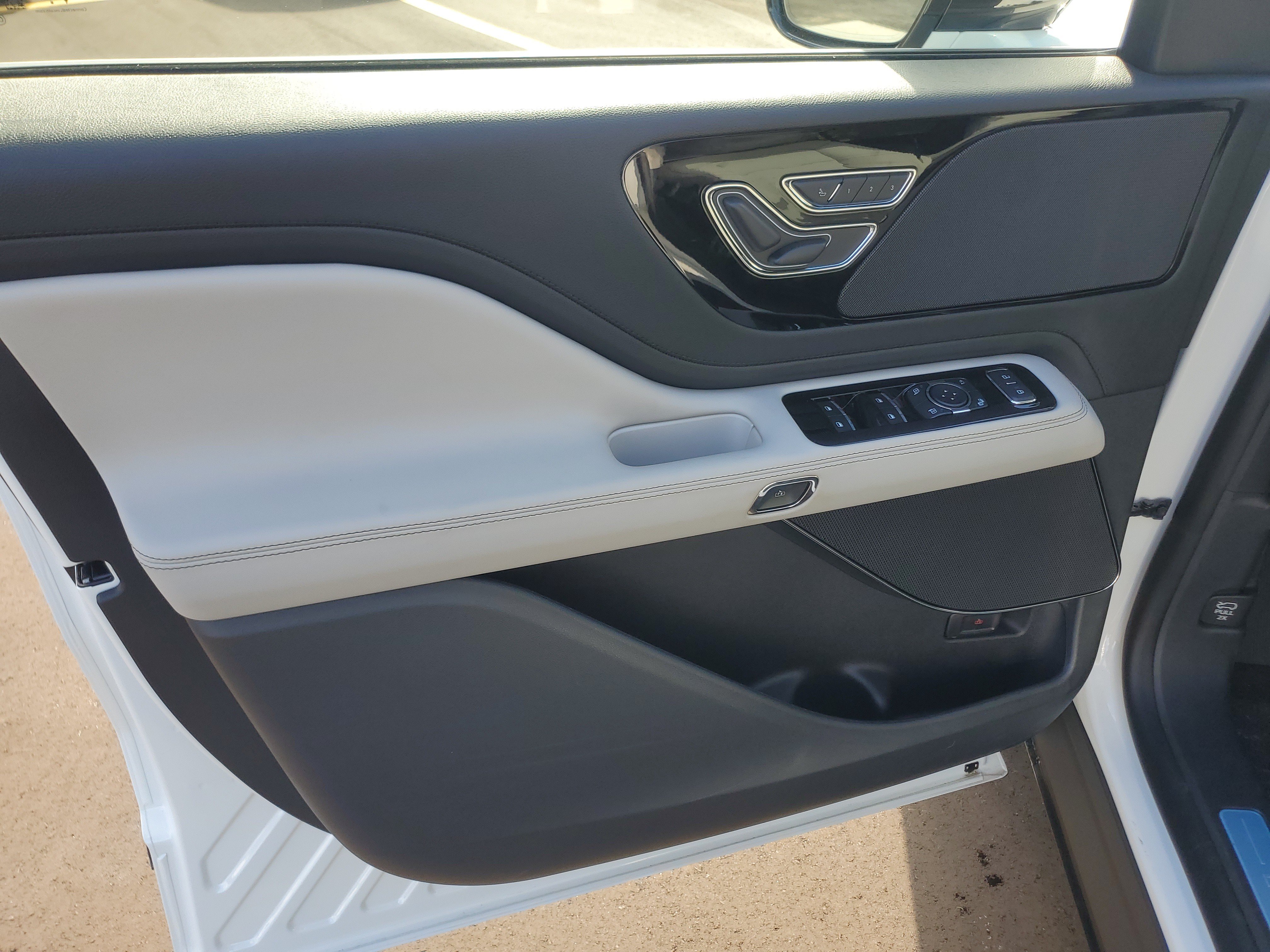 New 2026 Lincoln Aviator AWD image 8
