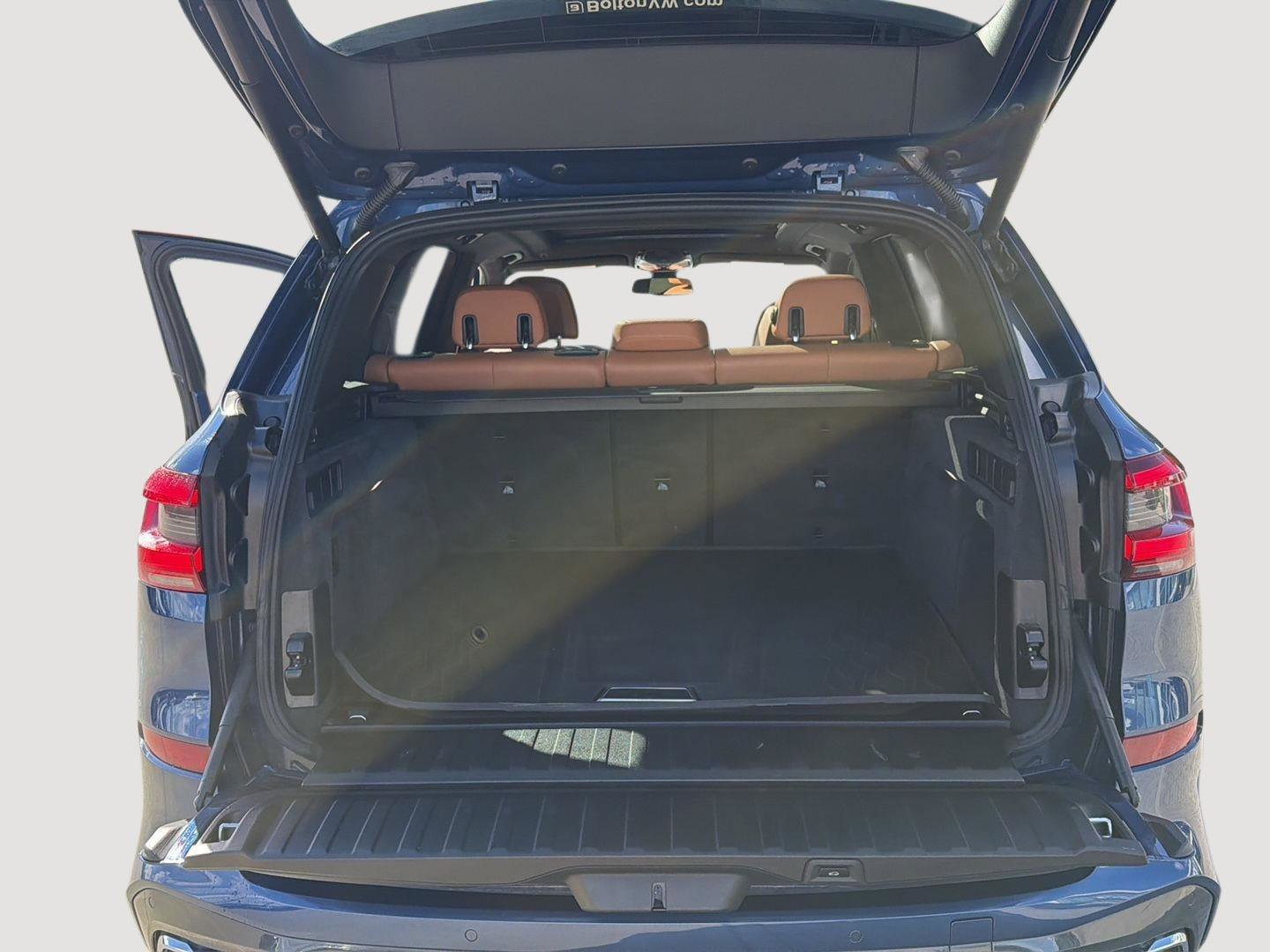 Used 2019 BMW X5 xDrive50i w/ M Sport Package image 18