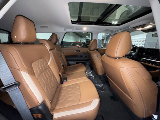 New 2026 Nissan Pathfinder Platinum image 12