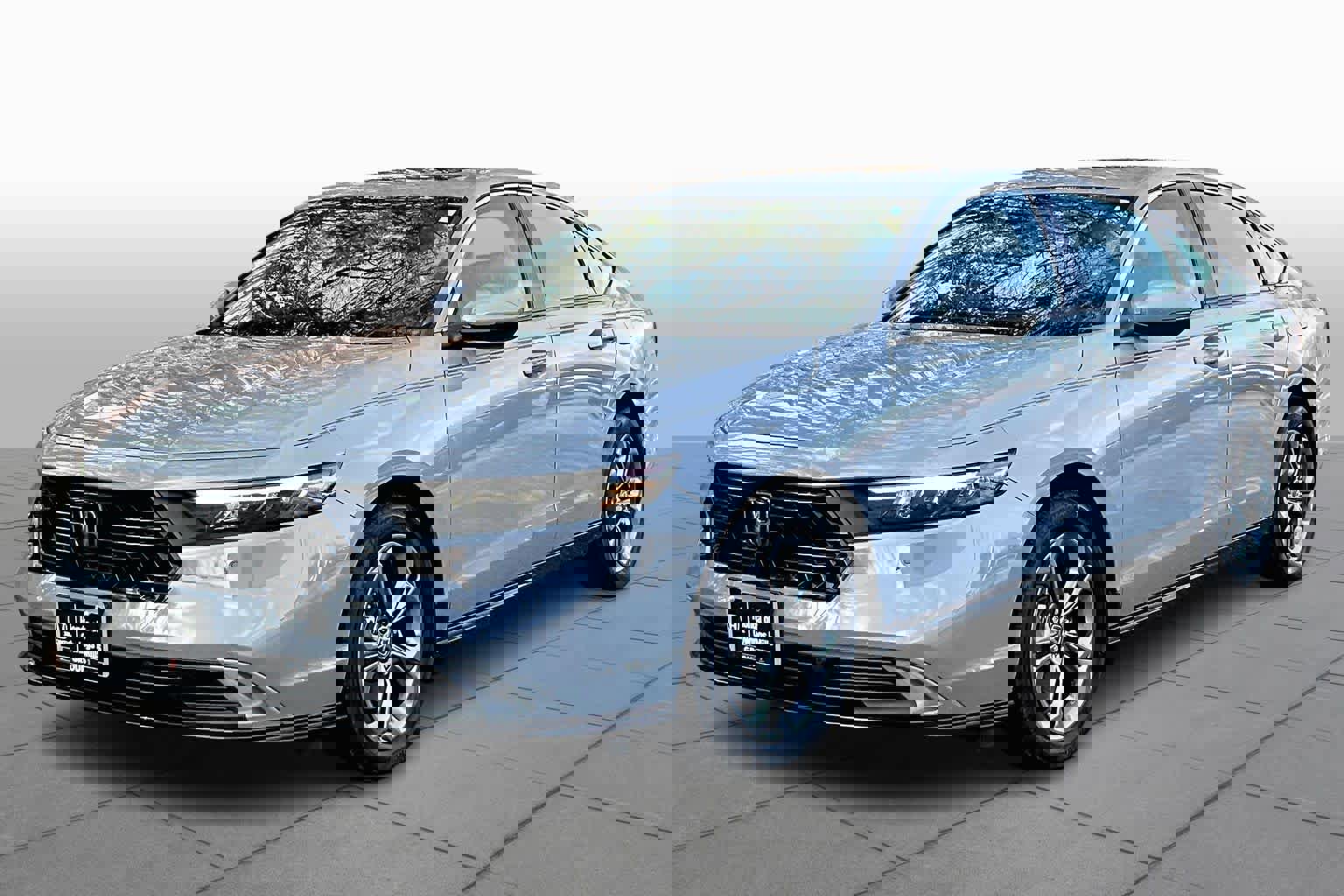 Used 2024 Honda Accord EX-L image 2