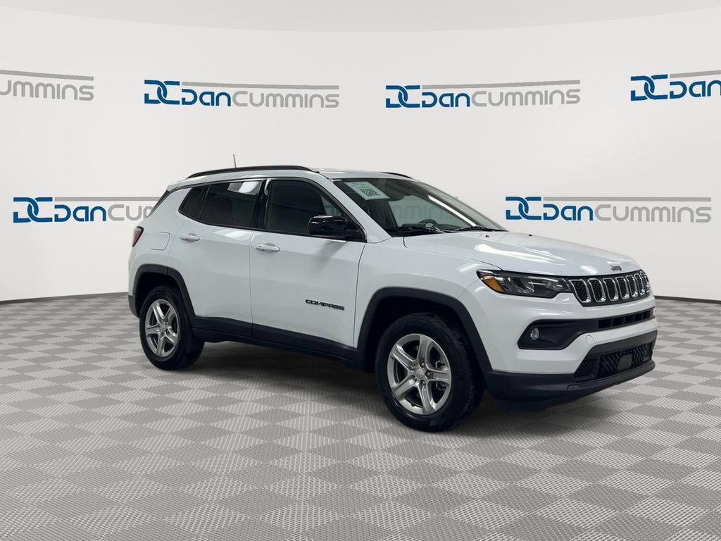 Used 2024 Jeep Compass Latitude image 2