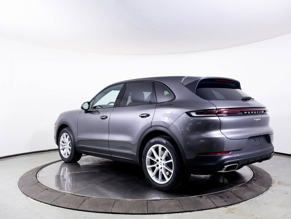 Certified 2025 Porsche Cayenne image 3