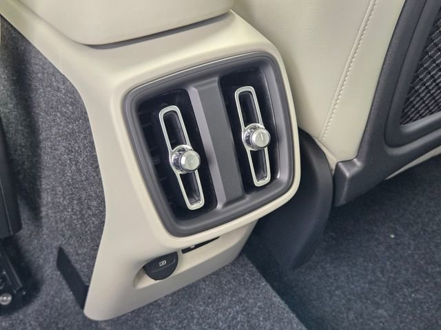 New 2026 Volvo XC40 B5 Plus w/ Protection Package Premier AWD/4WD image 16