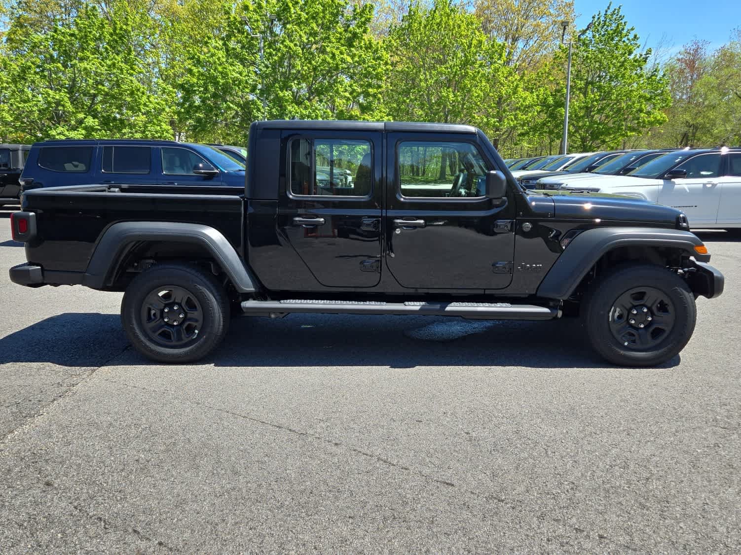 New 2026 Jeep Gladiator Sport AWD/4WD image 3