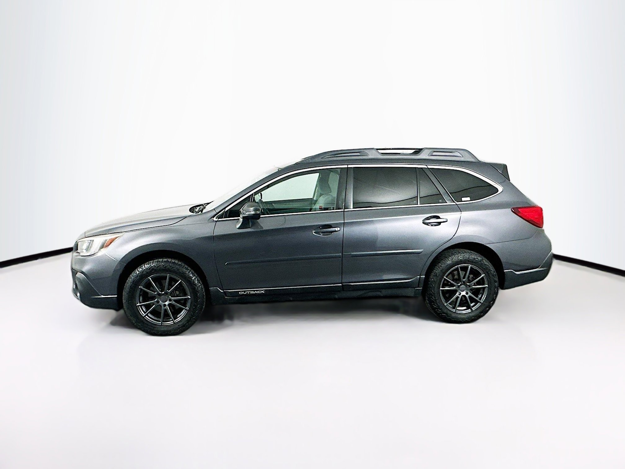 Used 2018 Subaru Outback 2.5i Premium AWD/4WD image 4