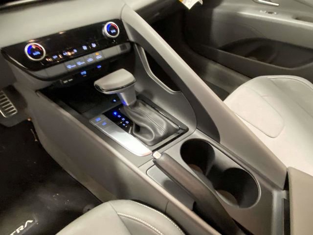 Used 2025 Hyundai Elantra Sport image 17