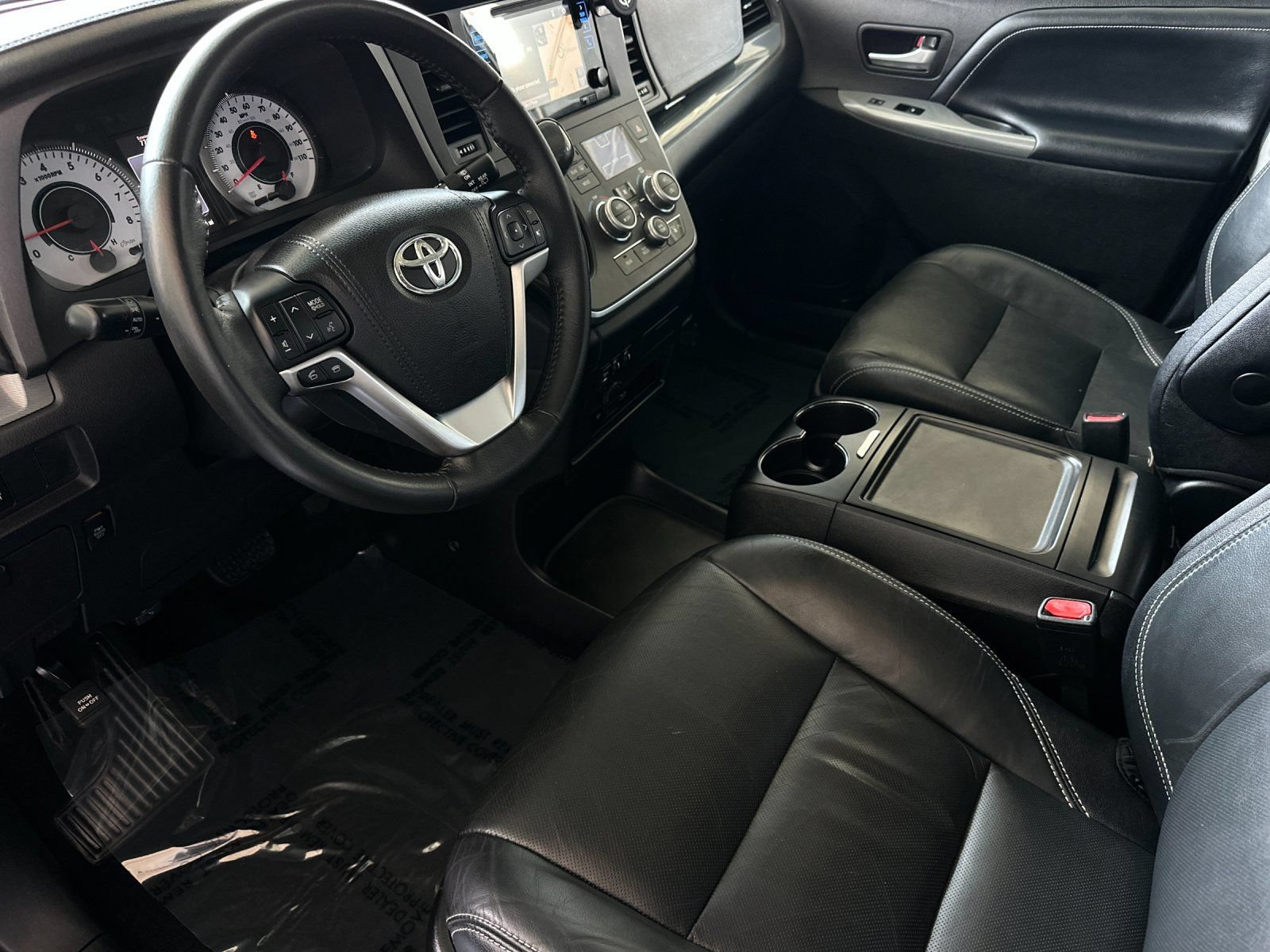 Used 2017 Toyota Sienna SE Premium FWD image 9