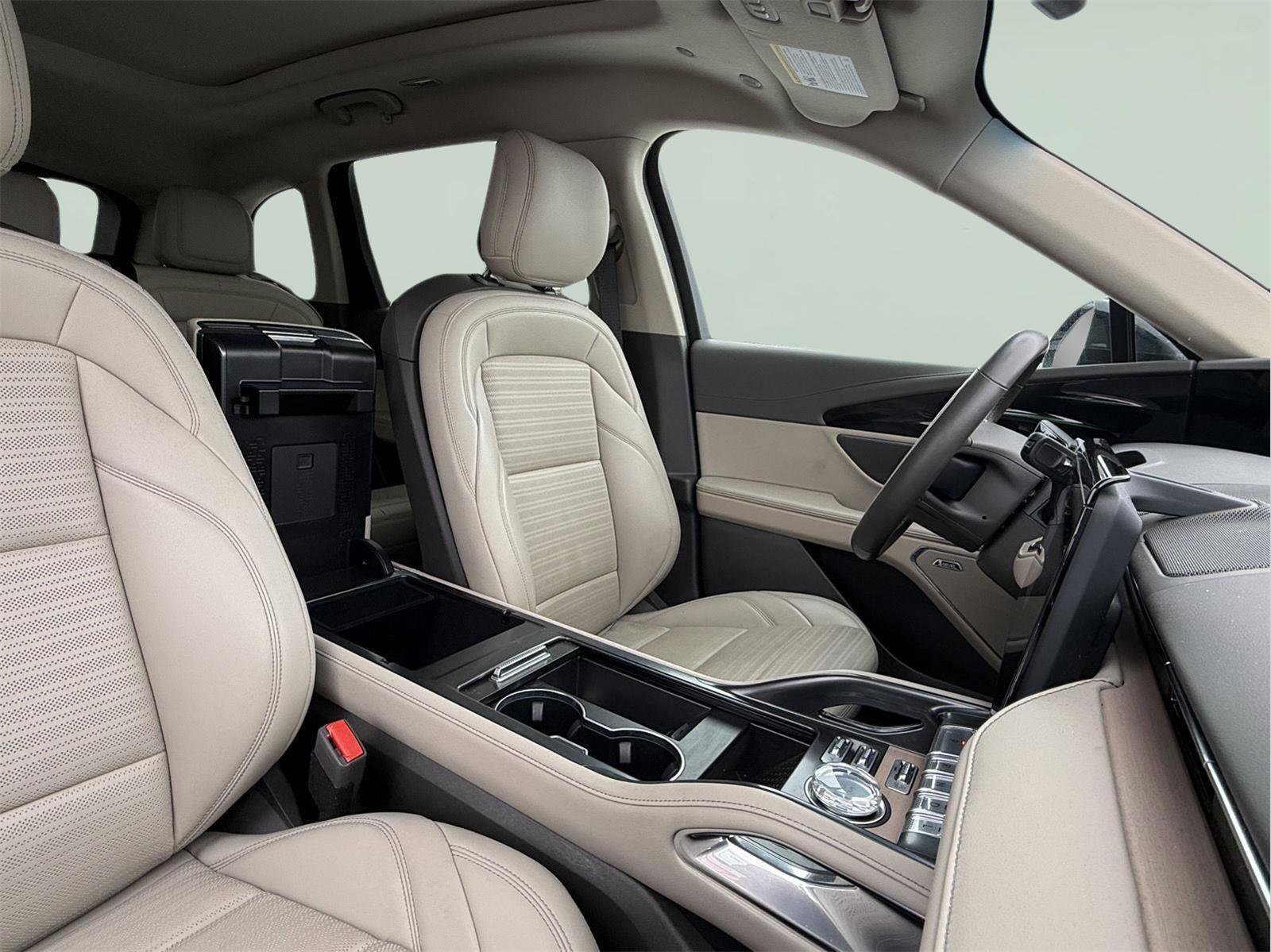 Used 2024 Lincoln Nautilus Reserve w/ Equipment Group 202A image 27