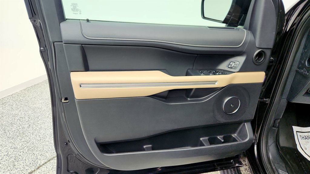 Used 2023 Ford Expedition Limited image 11