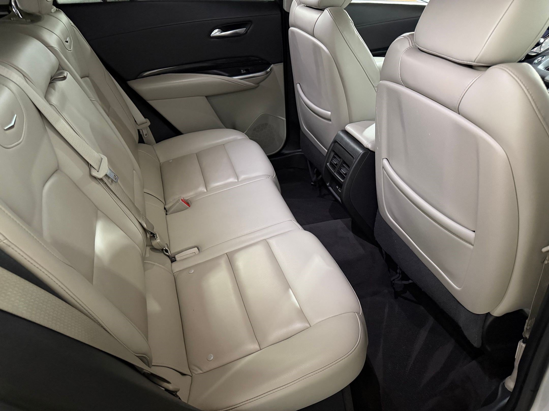 Used 2021 Cadillac XT4 Premium Luxury FWD image 40