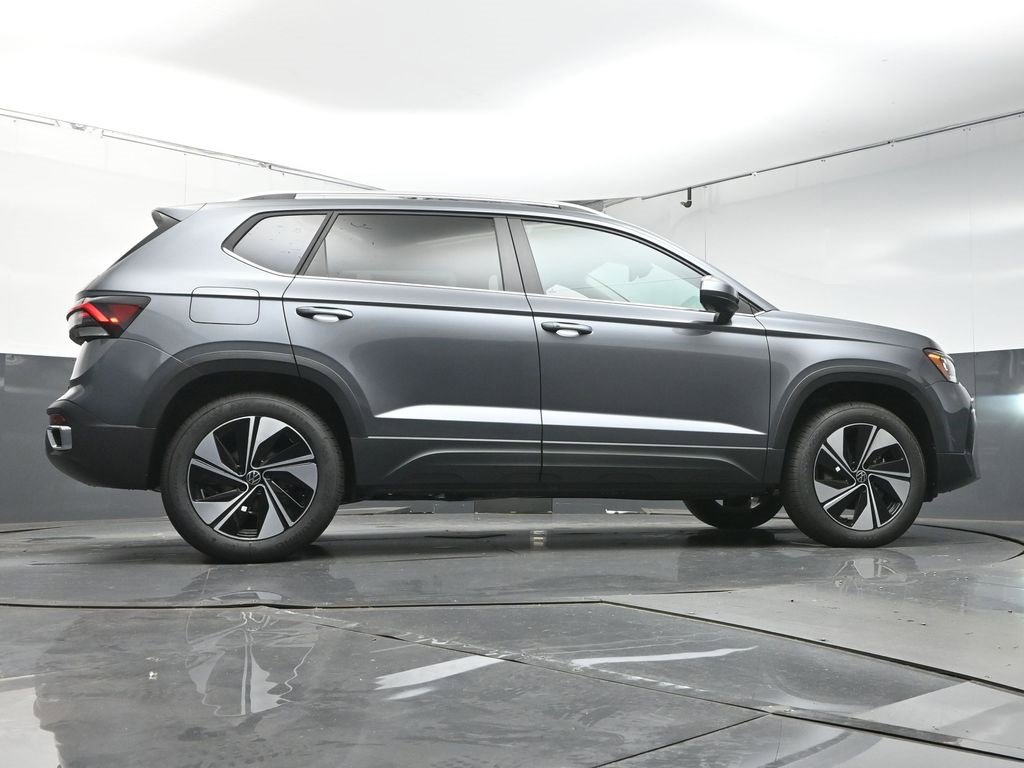 New 2025 Volkswagen Taos SE image 40
