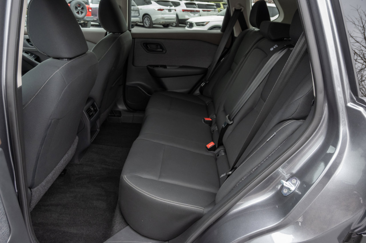 Used 2023 Nissan Rogue S image 17