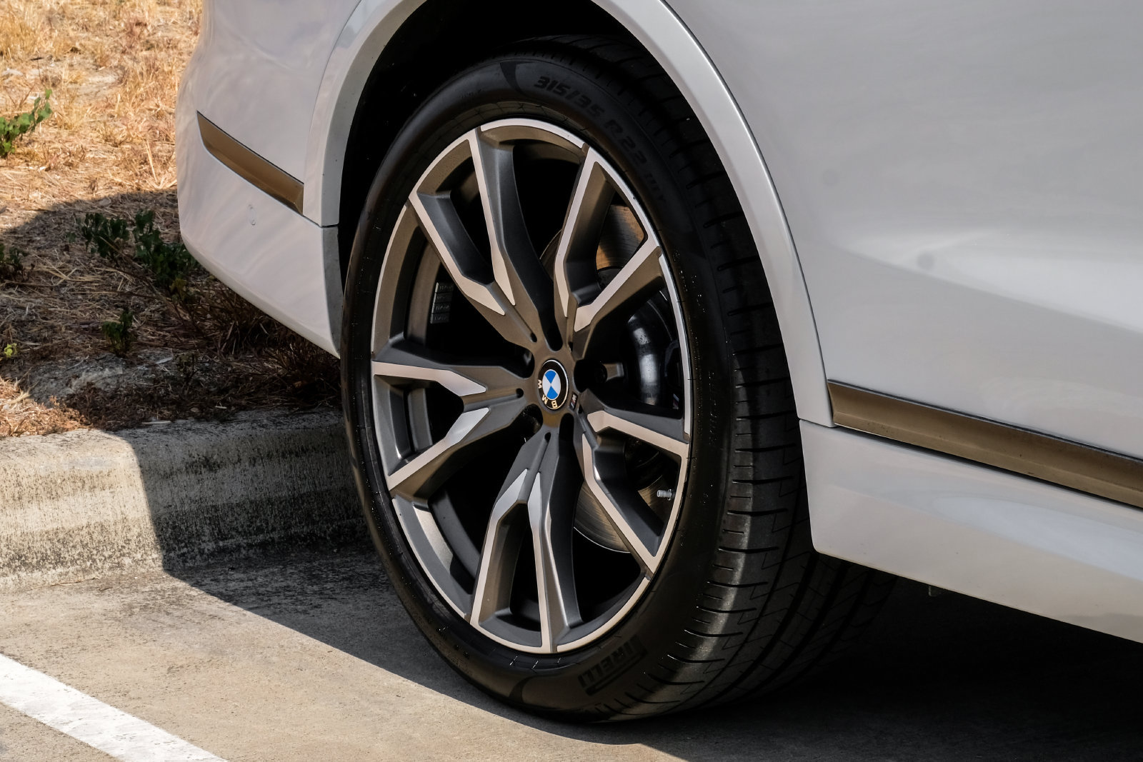Used 2020 BMW X7 M50i w/ Dynamic Handling Package AWD/4WD image 78