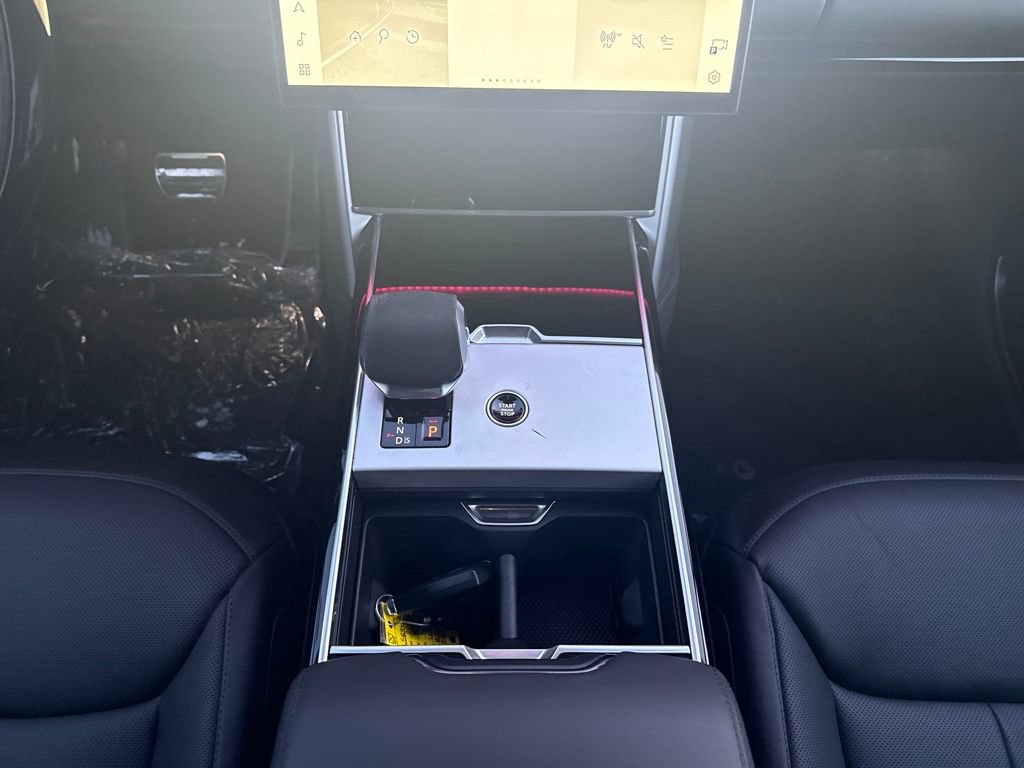 New 2025 Land Rover Range Rover Long Wheelbase SE image 24