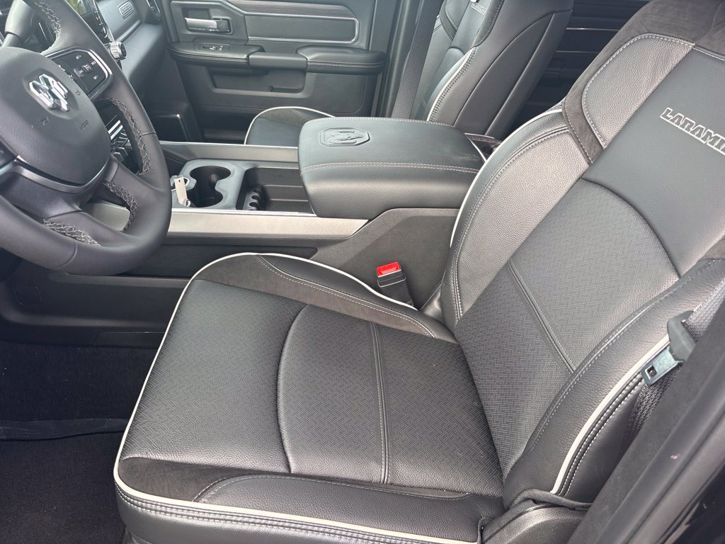 New 2026 RAM 3500 Laramie AWD/4WD image 19