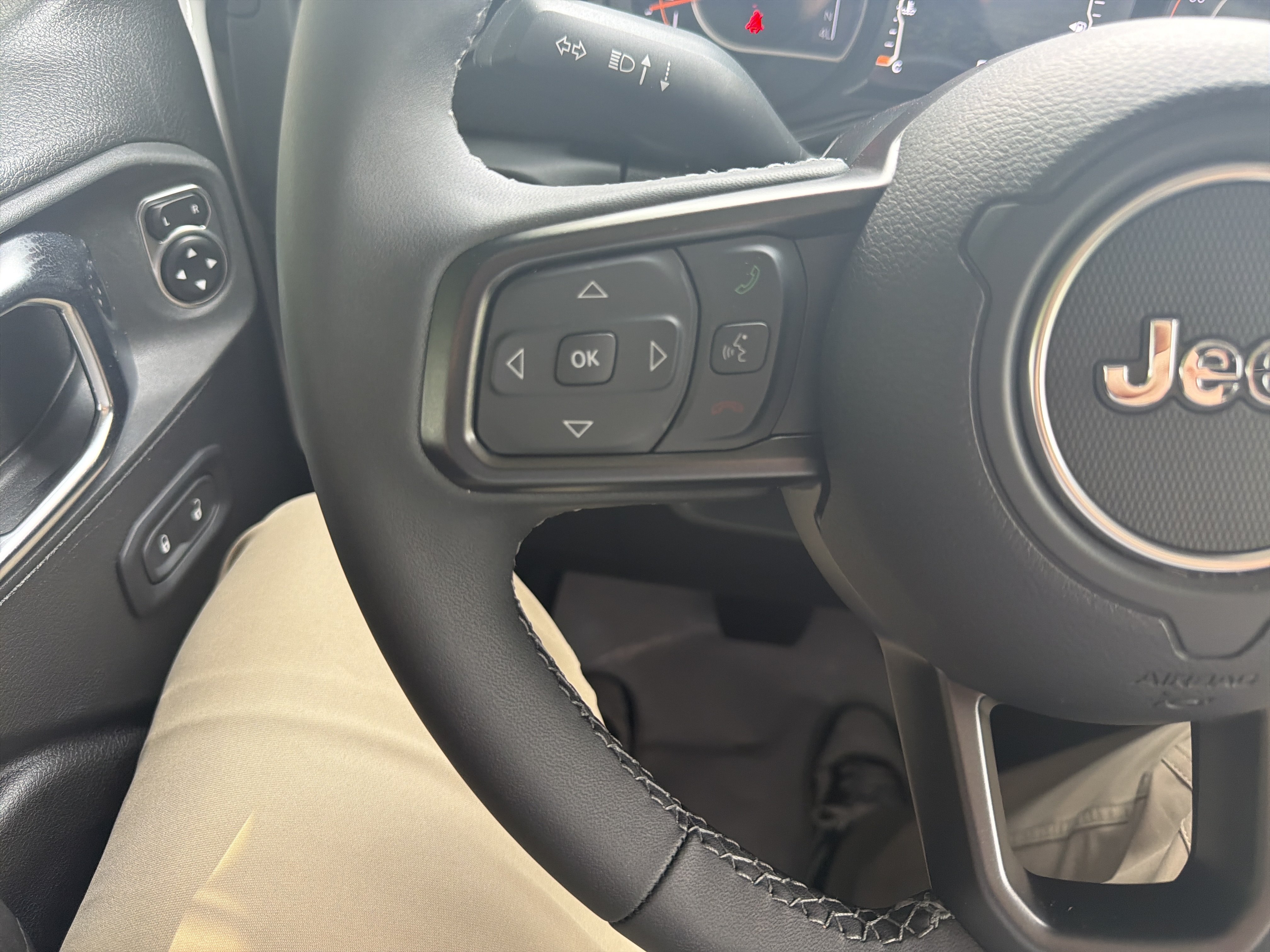 Used 2026 Jeep Wrangler Unlimited Rubicon AWD/4WD image 19