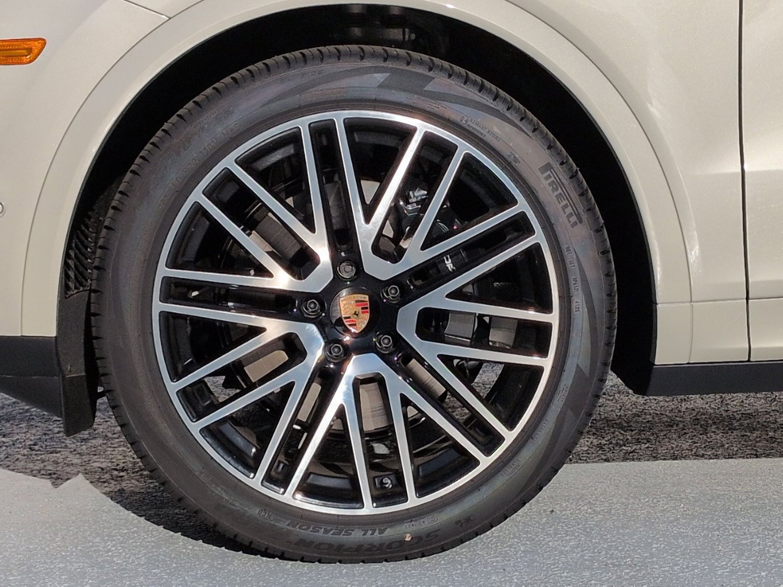 New 2026 Porsche Cayenne Coupe AWD/4WD image 10